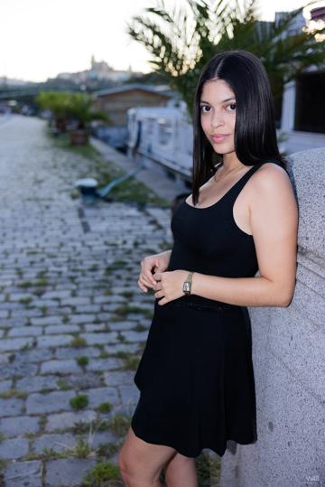 Gia in Watch 4 Beauty set First Walk